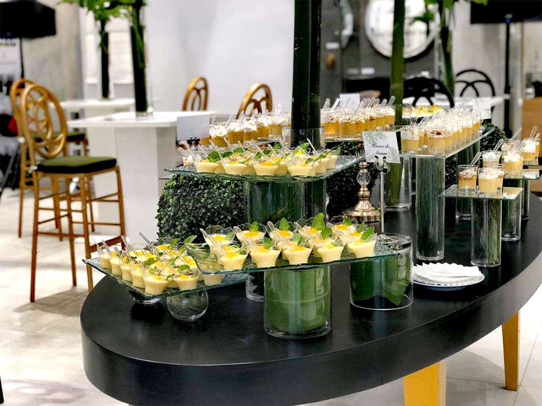 mesa servida en evento social